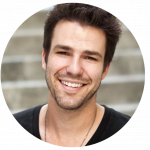 zdjecie profilowe w kolku mezczyzna tlo rozmyte